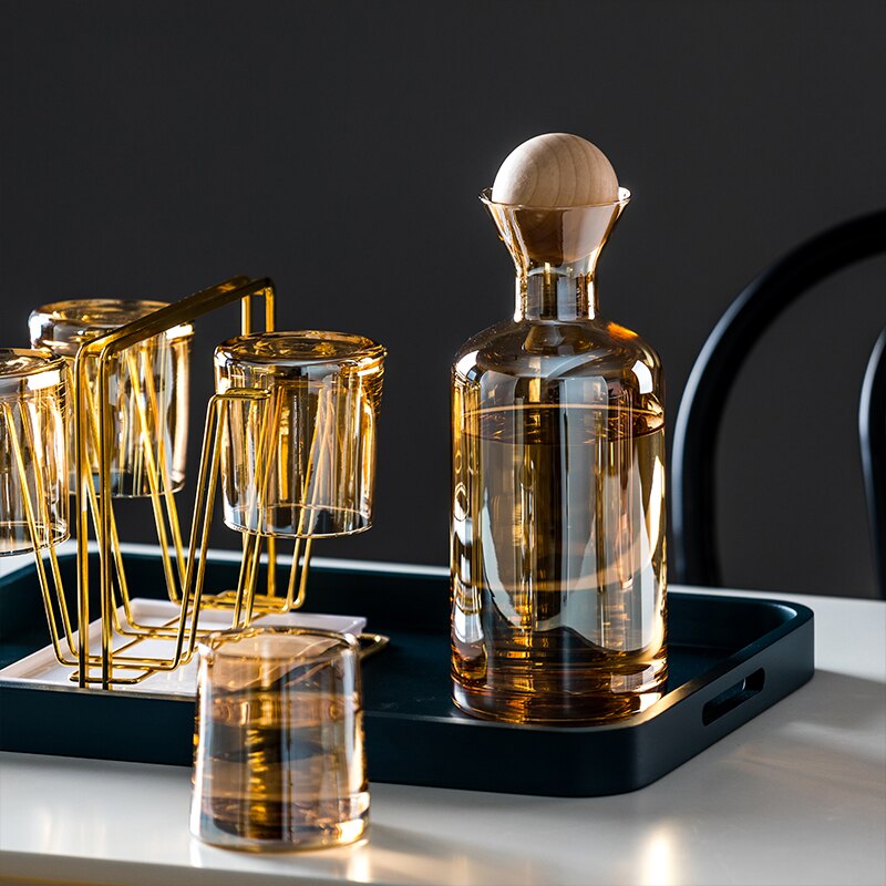 Verres ambrés et carafe assortie