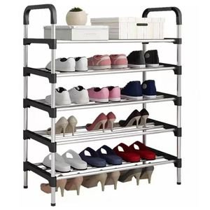 Le rack est durable, pratique et parfait pour garder les chaussures bien organisées et accessibles.